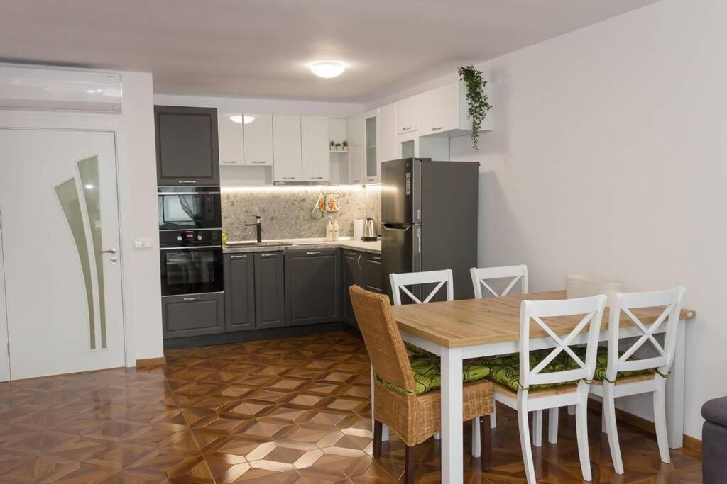 Perfect Summer Vacation Rental - One-Bedroom Flat By Flat Mаnager Топола Екстериор снимка